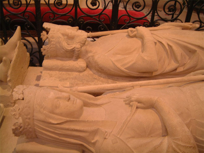 Саркофаг Бертрады и Пипина Короткого
в аббатстве Сен-Дени.